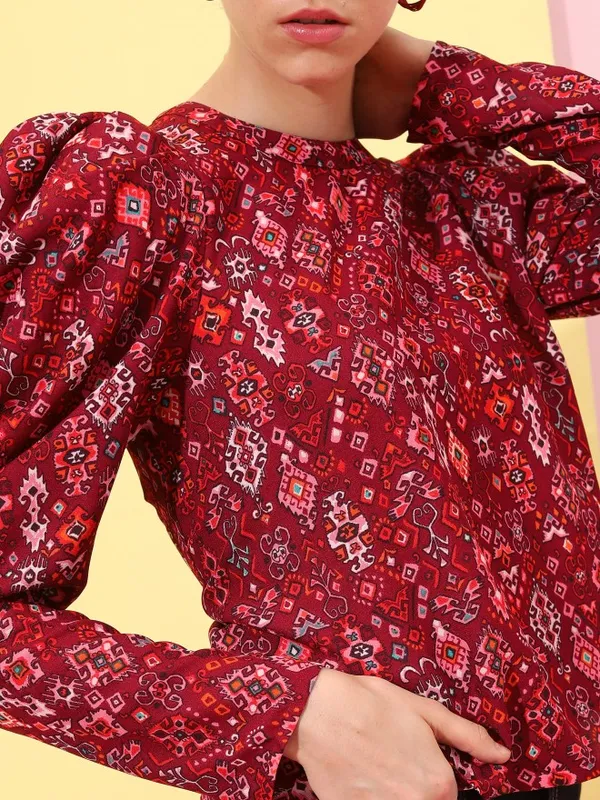  Tokyo Talkies Women Maroon Printed Regular Tops