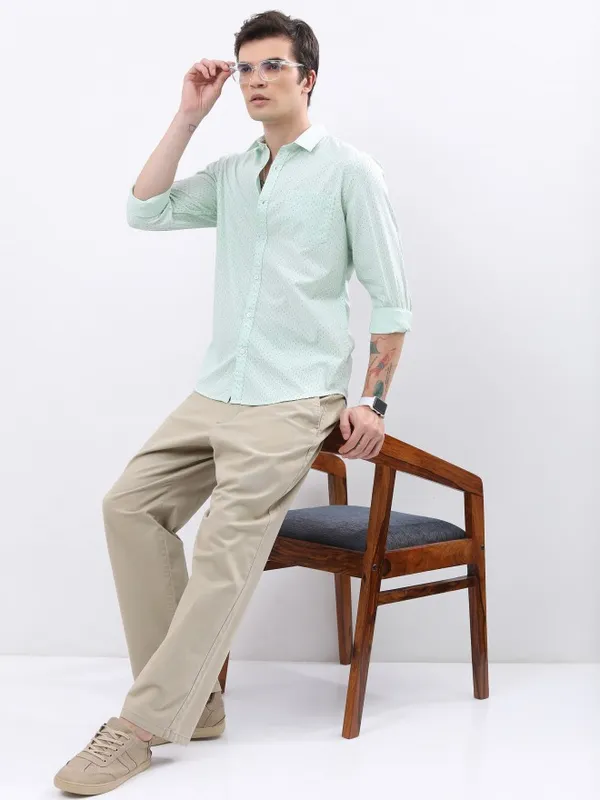  Highlander Men Green Printed Slim Fit Casual Shirts