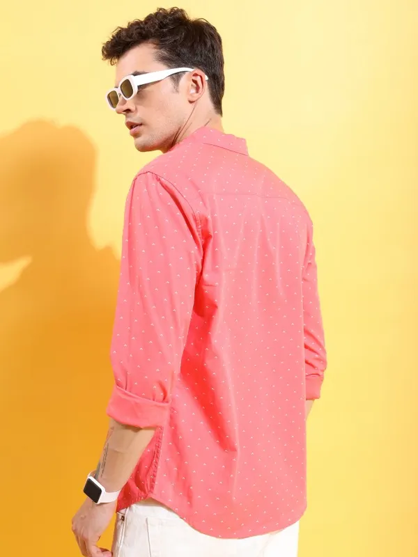  Highlander Men Peach Printed Slim Fit Casual Shirts