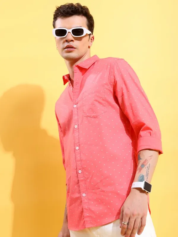  Highlander Men Peach Printed Slim Fit Casual Shirts
