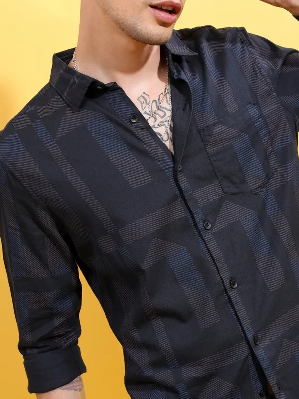  Highlander Men Grey Printed Slim Fit Casual Shirts