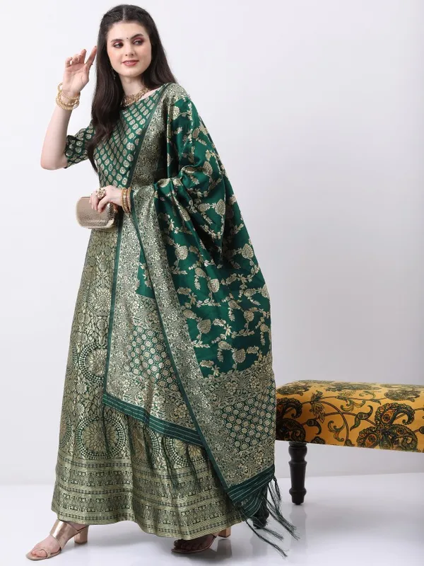  Vishudh Women Green Printed Kurta Sets