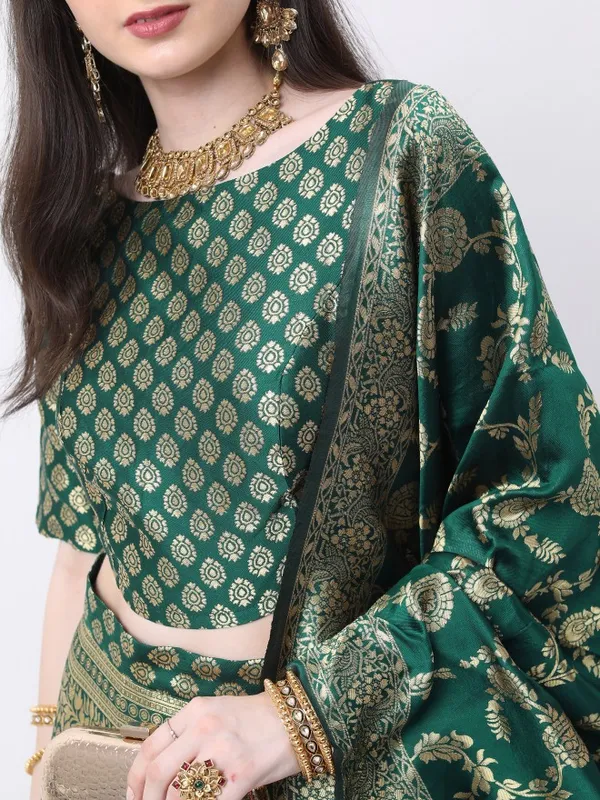  Vishudh Women Green Printed Kurta Sets