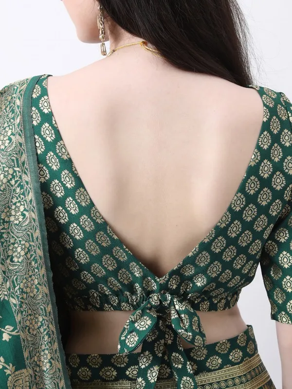  Vishudh Women Green Printed Kurta Sets