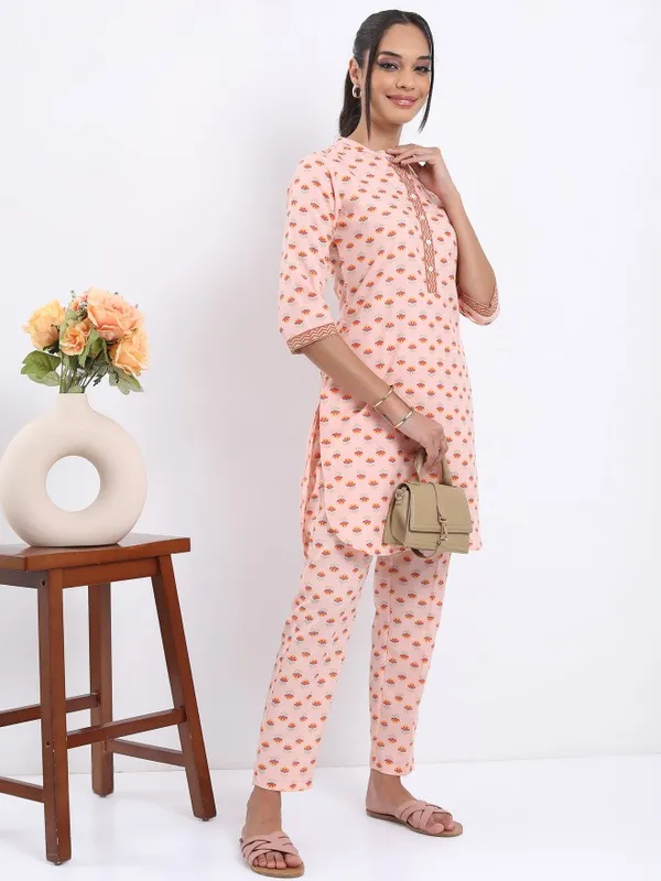  Vishudh Women Peach Printed Kurta Sets