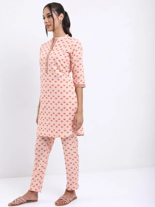  Vishudh Women Peach Printed Kurta Sets