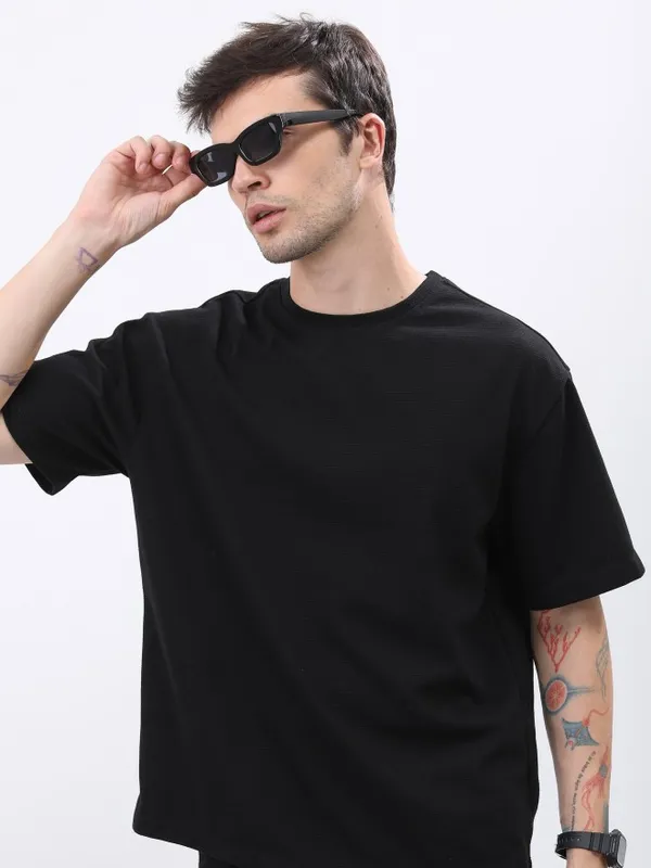 Men Solid Round Neck T-shirt