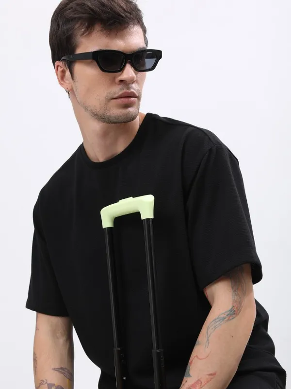Men Solid Round Neck T-shirt