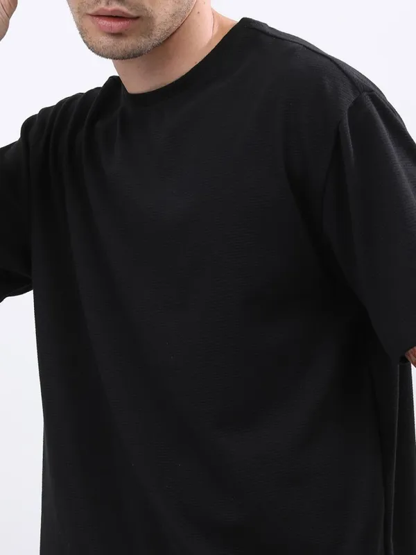 Men Solid Round Neck T-shirt