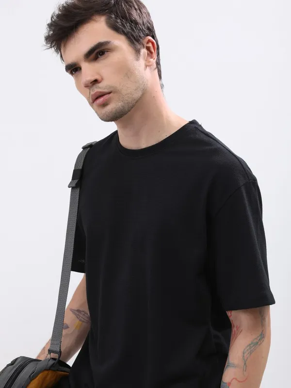 Highlander Men Structured Black Solid Oversized Round Neck T-Shirt