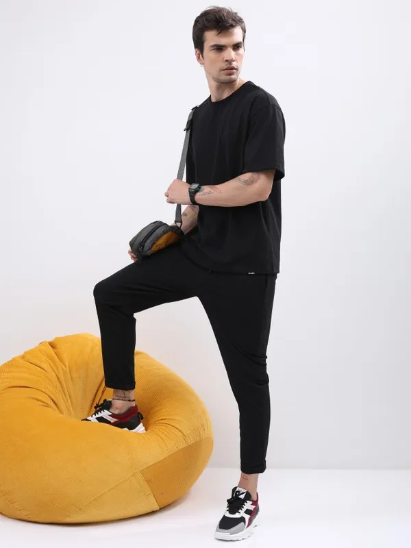 Highlander Men Structured Black Solid Oversized Round Neck T-Shirt