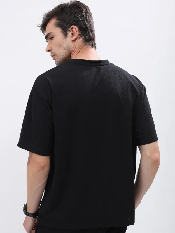 Highlander Men Structured Black Solid Oversized Round Neck T-Shirt