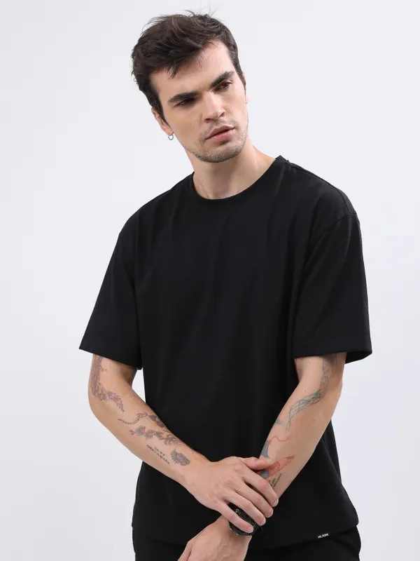 Highlander Men Structured Black Solid Oversized Round Neck T-Shirt