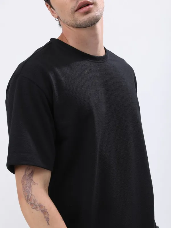 Highlander Men Structured Black Solid Oversized Round Neck T-Shirt