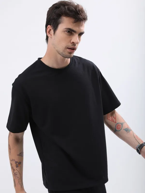 Highlander Men Structured Black Solid Oversized Round Neck T-Shirt