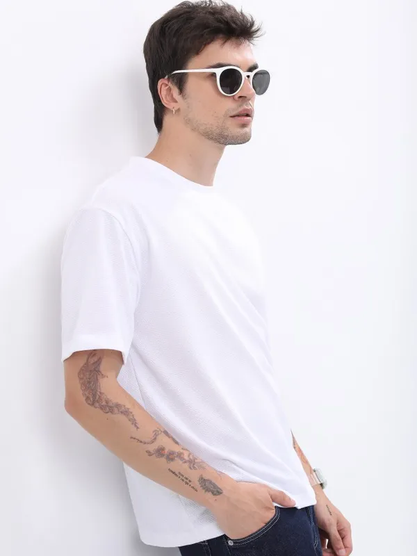 Highlander Men Structured White Solid Oversized Fit T-Shirt