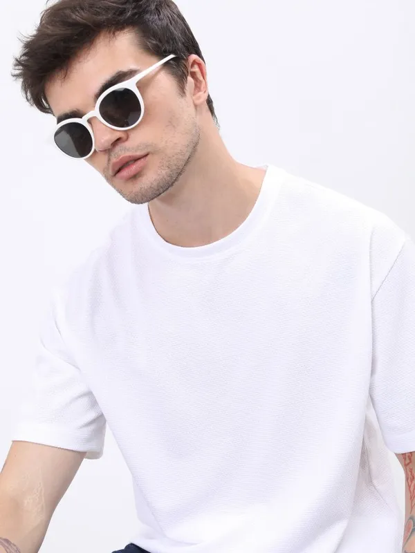 Highlander Men Structured White Solid Oversized Fit T-Shirt