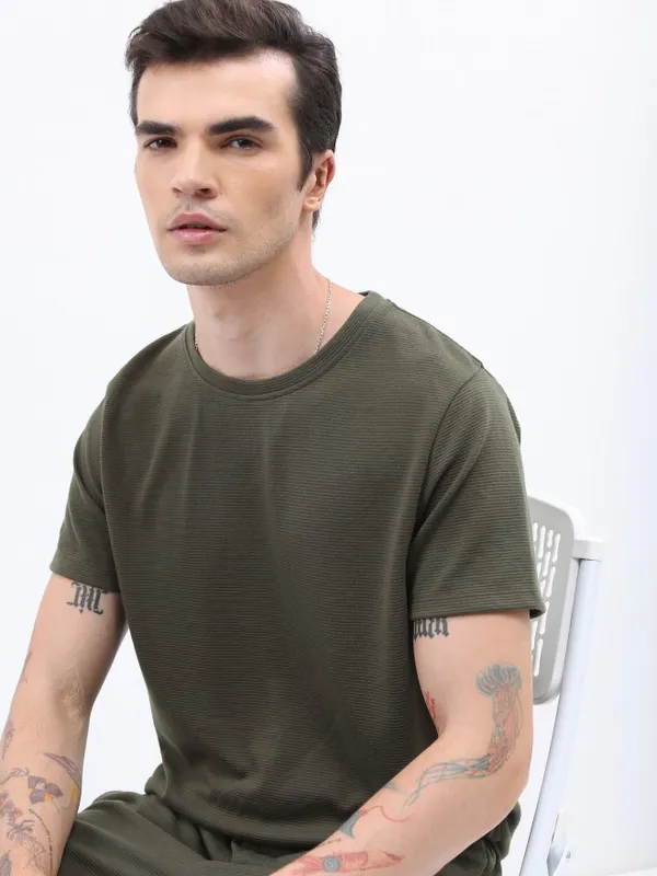 Men Solid Round T-shirt