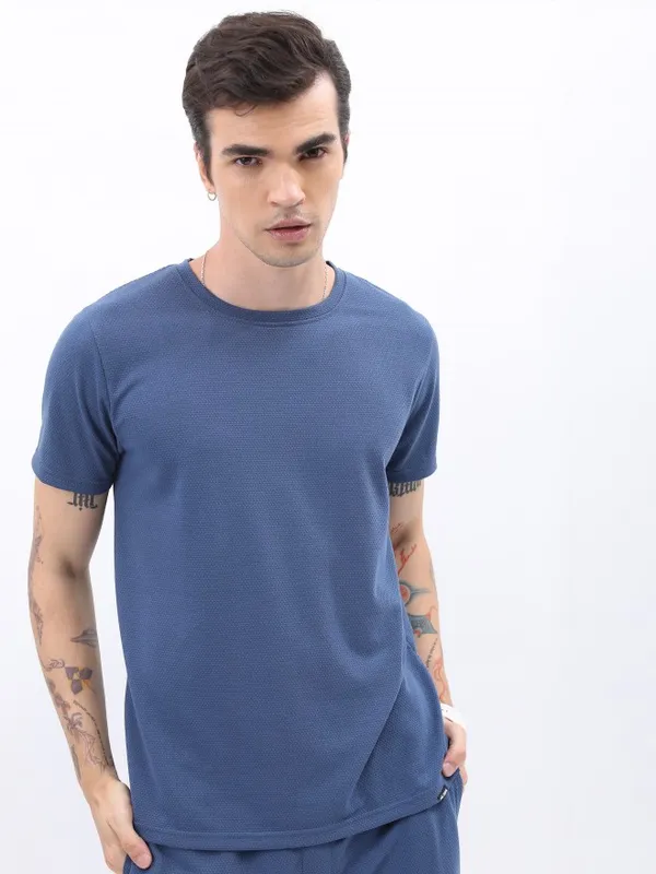  Highlander Men Blue Solid Round Neck T-Shirts