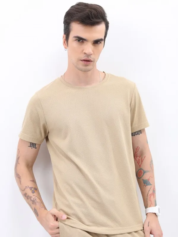 Men Solid Round Neck T-shirt