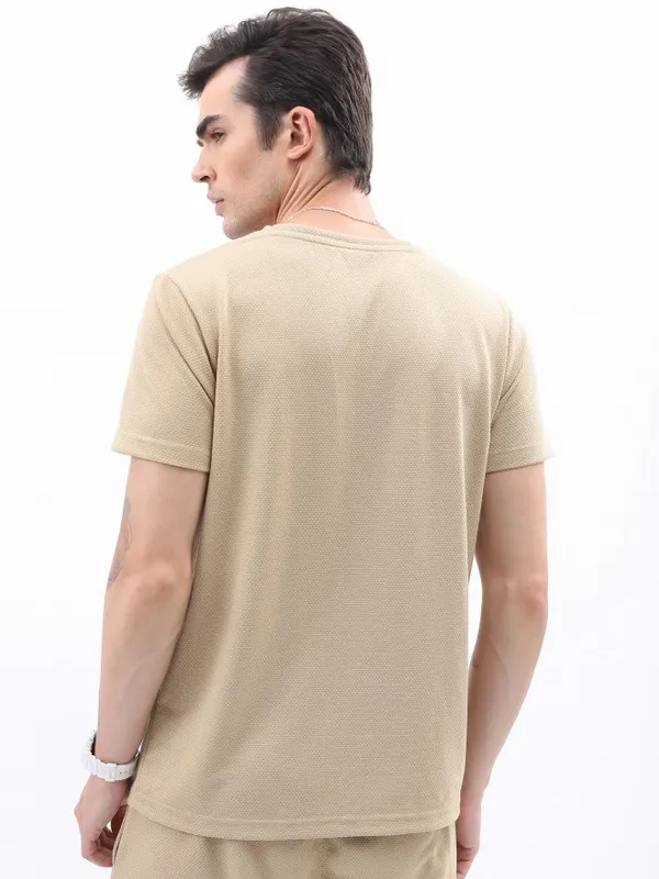 Men Solid Round Neck T-shirt