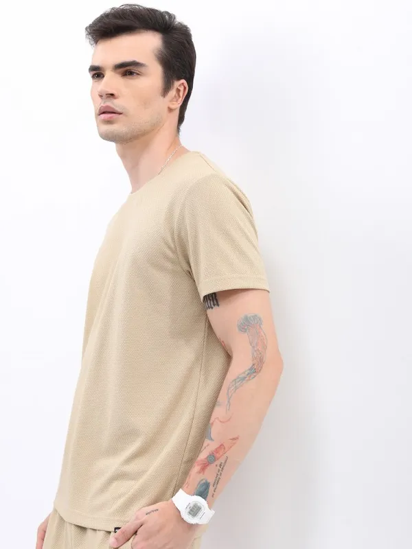 Men Solid Round Neck T-shirt