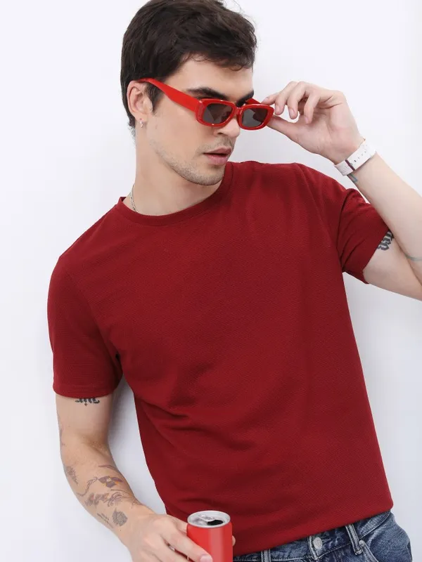 Highlander Men Maroon Solid Round Neck T-Shirts