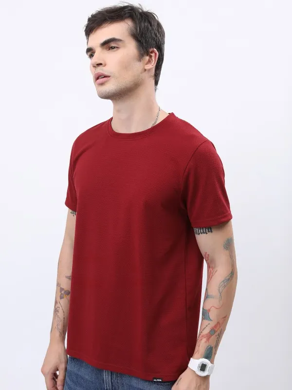 Highlander Men Maroon Solid Round Neck T-Shirts