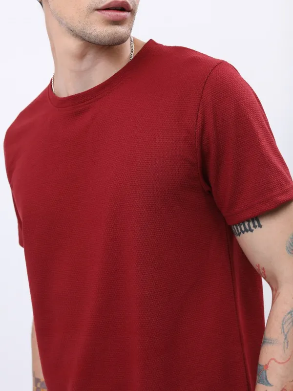  Highlander Men Maroon Solid Round Neck T-Shirts