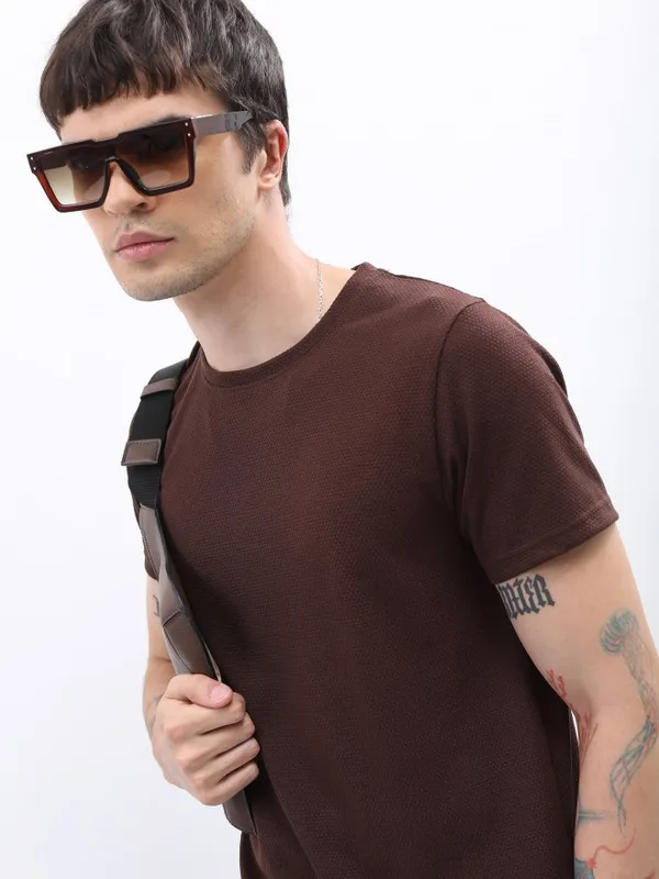 Men Solid Round Neck T-shirt