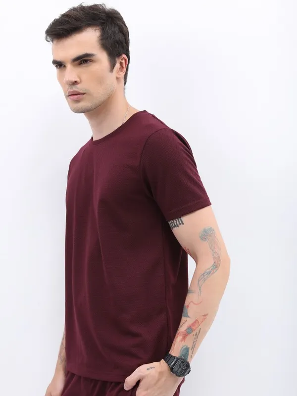  Highlander Men Burgundy Solid Round Neck T-Shirts