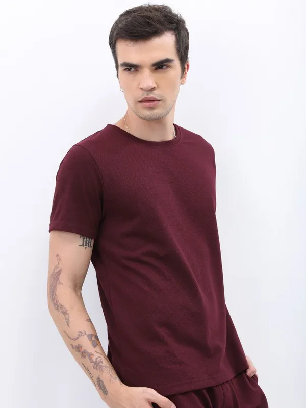  Highlander Men Burgundy Solid Round Neck T-Shirts