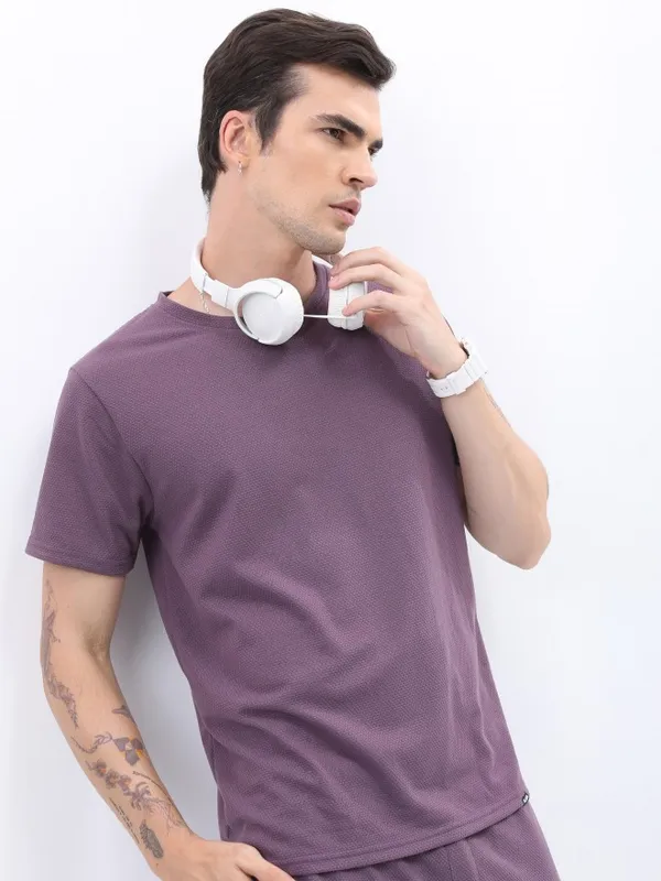  Highlander Men Magenta Solid Round Neck T-Shirts