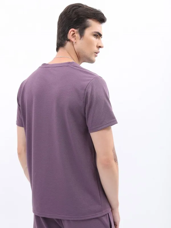  Highlander Men Magenta Solid Round Neck T-Shirts