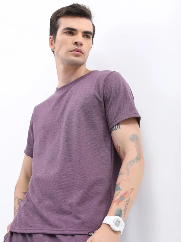  Highlander Men Magenta Solid Round Neck T-Shirts