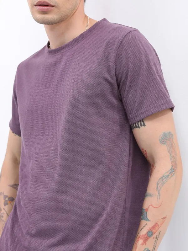  Highlander Men Magenta Solid Round Neck T-Shirts