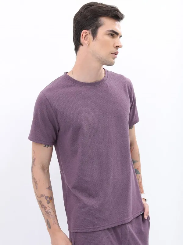  Highlander Men Magenta Solid Round Neck T-Shirts