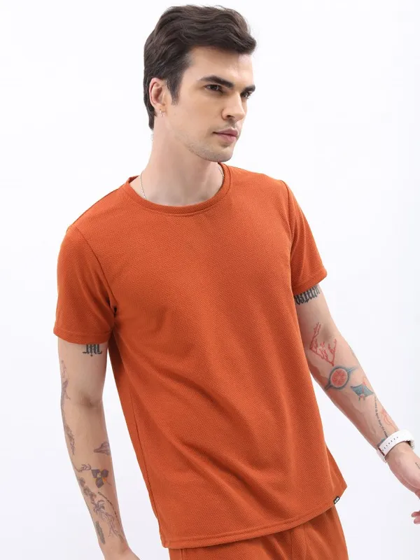Men Solid Round Neck T-shirt