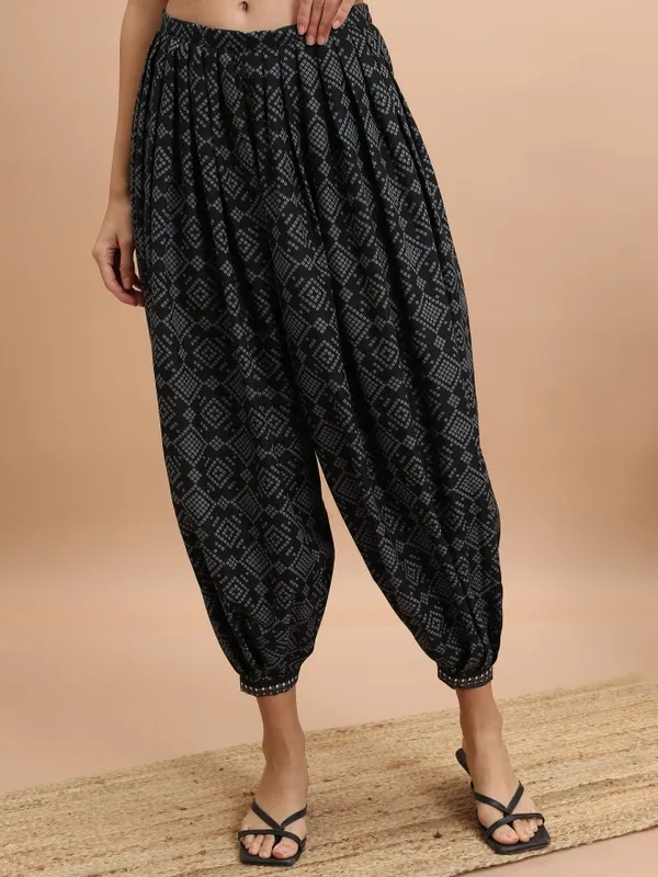 Vishudh Women Black Printed Kurta With Trouser And Dupatta