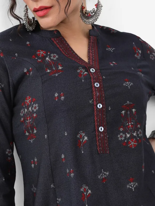 Vishudh Women Black Printed Straight Kurta