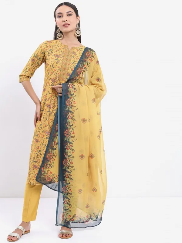 Women Kurta With Trouser & Dupatta