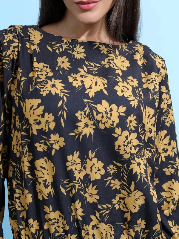  Tokyo Talkies Women Black Printed Regular Tops
