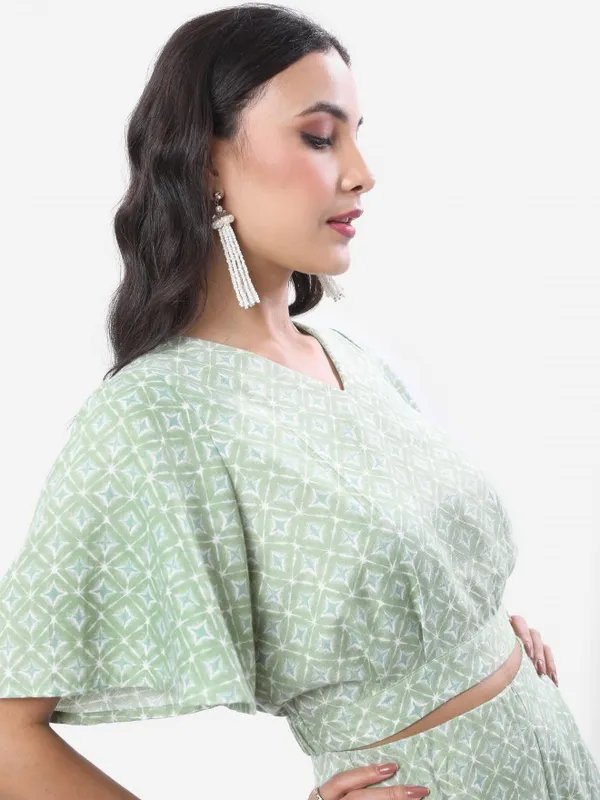  Vishudh Women Green Printed Kurta Sets