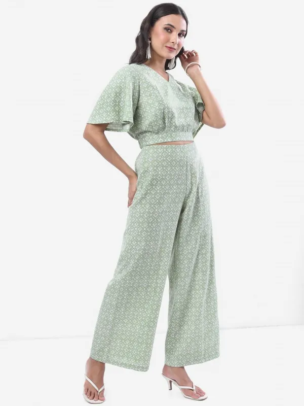  Vishudh Women Green Printed Kurta Sets