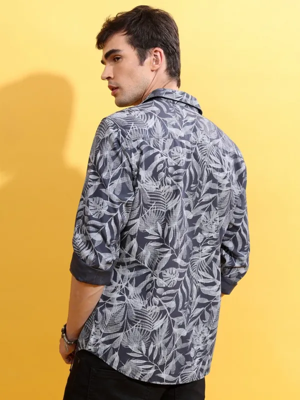 Men Slim Fit Casual Shirt