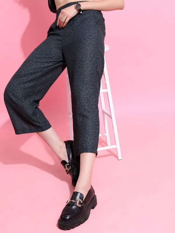  Tokyo Talkies Women Green Printed Regular Fit Casual Trousers