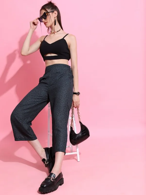  Tokyo Talkies Women Green Printed Regular Fit Casual Trousers