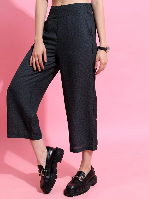  Tokyo Talkies Women Green Printed Regular Fit Casual Trousers