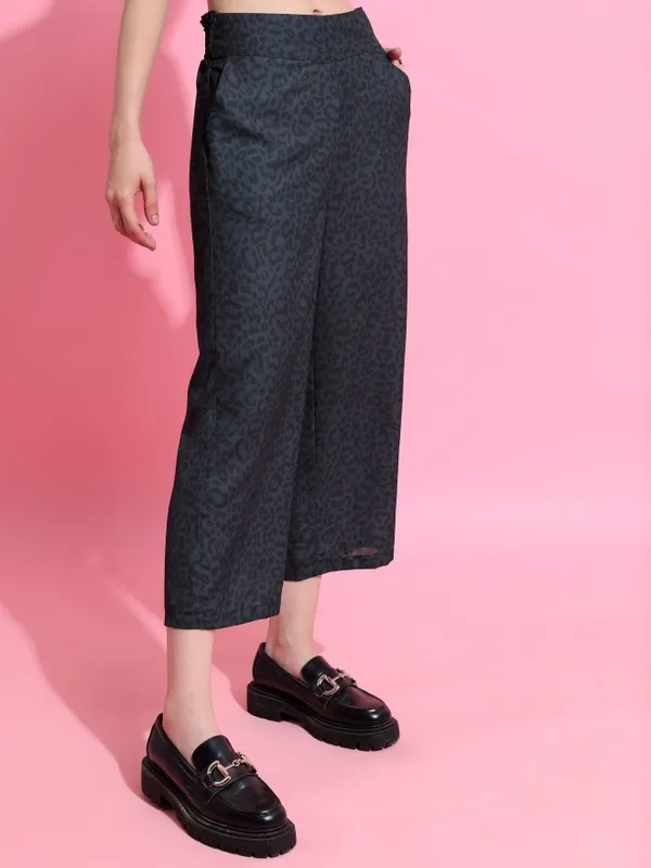  Tokyo Talkies Women Green Printed Regular Fit Casual Trousers