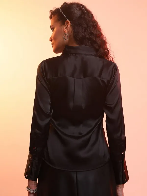  Tokyo Talkies Women Black Solid Casual Shirts